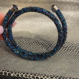 Swarovski can be used like bracelet or necklace .